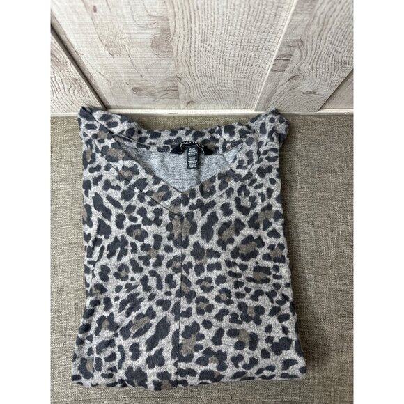 Ellen Tracy Womens XXL Black Gray Leopard Print Soft Lightweight Sweater Top - Picture 3 of 8